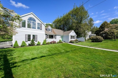 Welcome home to this beautifully maintained 3-bedroom Cape - photo 1
