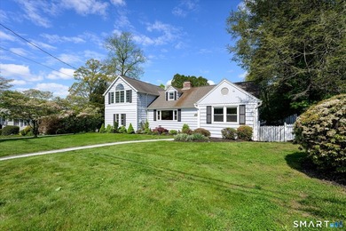 Welcome home to this beautifully maintained 3-bedroom Cape - photo 2