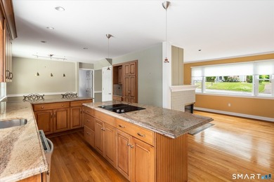 Welcome home to this beautifully maintained 3-bedroom Cape - photo 4