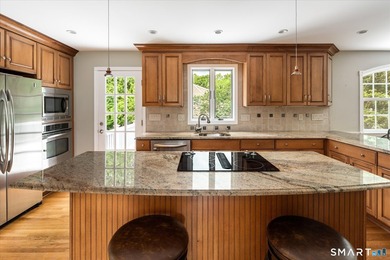 Welcome home to this beautifully maintained 3-bedroom Cape - photo 5