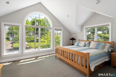 Welcome home to this beautifully maintained 3-bedroom Cape - photo 7