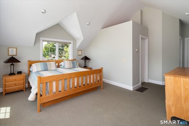 Welcome home to this beautifully maintained 3-bedroom Cape - photo 9