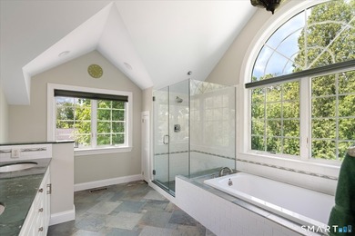 Welcome home to this beautifully maintained 3-bedroom Cape - photo 10
