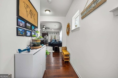 Beautifully maintained 3-bedroom, 2.5-bath end unit townhome in - photo 5