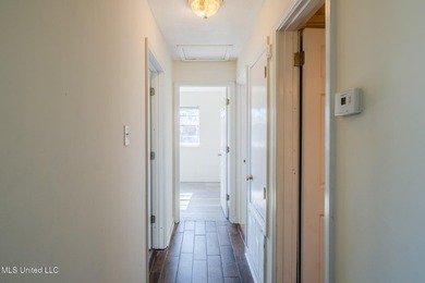 Charming 3-bedroom, 2-bath home offering 1,416 sq ft of - photo 18