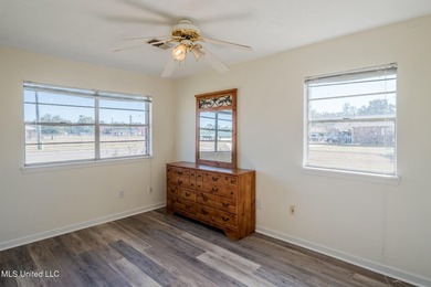 Charming 3-bedroom, 2-bath home offering 1,416 sq ft of - photo 26