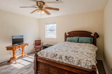 Charming 3-bedroom, 2-bath home offering 1,416 sq ft of - photo 28