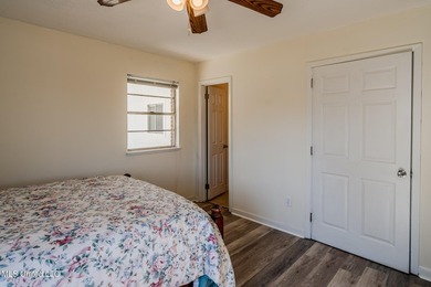 Charming 3-bedroom, 2-bath home offering 1,416 sq ft of - photo 31