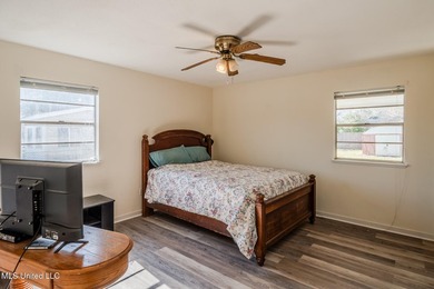Charming 3-bedroom, 2-bath home offering 1,416 sq ft of - photo 32