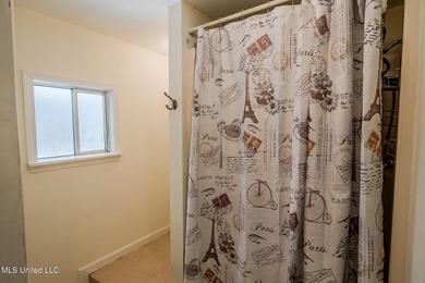 Charming 3-bedroom, 2-bath home offering 1,416 sq ft of - photo 34