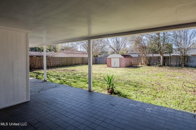 Charming 3-bedroom, 2-bath home offering 1,416 sq ft of - photo 38