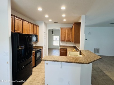 Spacious 4BR/3BA pool home with over 2,300 sq. ft. and a 3-car - photo 5