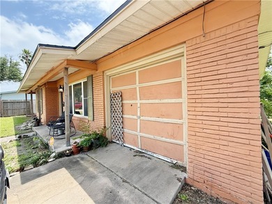The Casa Linda neighborhood is known for its adorable and - photo 3