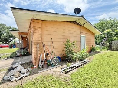 The Casa Linda neighborhood is known for its adorable and - photo 4