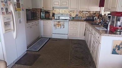 Lovely 1979 double wide (26x44) manufactured home located in the - photo 16