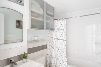 This quintessential Ditch Plains cottage rests on a rare 0 - photo 20