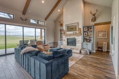 Welcome to 112 Legendary Estates Dr, where modern Hill Country - photo 3
