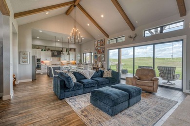 Welcome to 112 Legendary Estates Dr, where modern Hill Country - photo 4