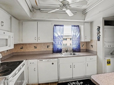 Updated 2 bedroom, 2 bath second floor unit has Vinyl flooring - photo 6
