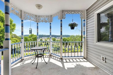 Beautifully updated Victorian offering stunning river views and - photo 3