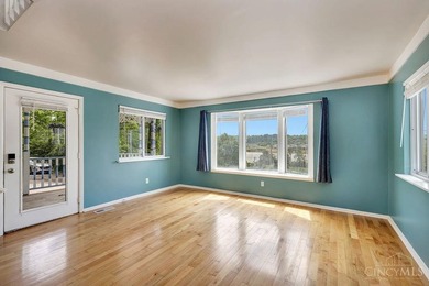 Beautifully updated Victorian offering stunning river views and - photo 6