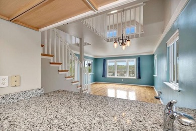 Beautifully updated Victorian offering stunning river views and - photo 9