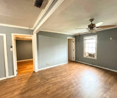 Welcome to 4325 Kostoryz Road in Corpus Christi, a versatile - photo 4