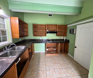 Welcome to 4325 Kostoryz Road in Corpus Christi, a versatile - photo 5