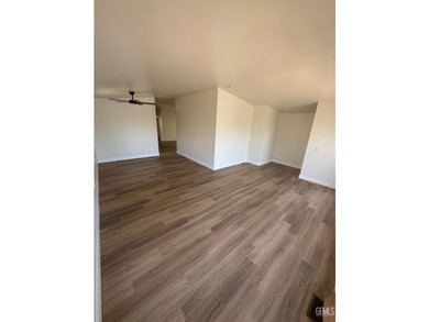 Welcome to 3386 Greenacre Drive! This spacious 3-bedroom - photo 17