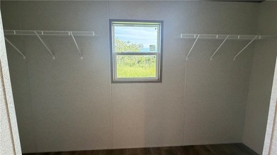 New- Ready to move in! Large open floor plan. Roomy bedrooms - photo 12