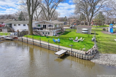 Nippersink Creek waterfront home with easy access to Pistakee Lak - Lake Home For Sale in McHenry, Illinois