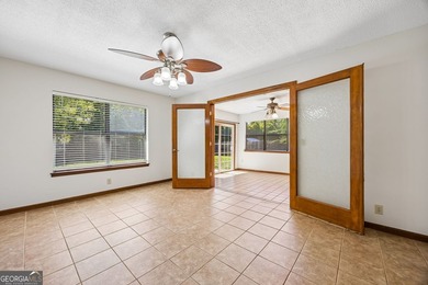 Welcome home to this beautifully refreshed 3-bedroom, 2-bath - photo 11