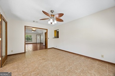 Welcome home to this beautifully refreshed 3-bedroom, 2-bath - photo 12