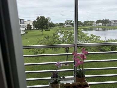 Discover this one-bedroom, one-and-a-half-bath condominium - photo 12