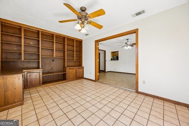 Welcome home to this beautifully refreshed 3-bedroom, 2-bath - photo 13