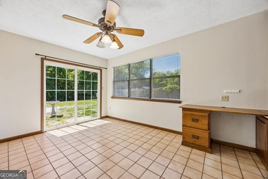 Welcome home to this beautifully refreshed 3-bedroom, 2-bath - photo 14