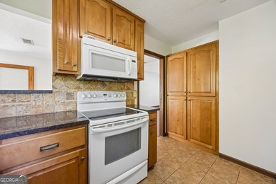 Welcome home to this beautifully refreshed 3-bedroom, 2-bath - photo 17