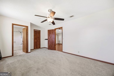 Welcome home to this beautifully refreshed 3-bedroom, 2-bath - photo 20