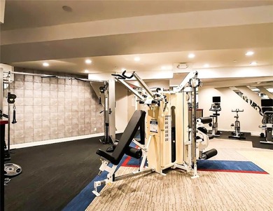 Prime waterfront location. Luxury building, steps from the beach