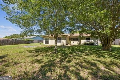 Welcome home to this beautifully refreshed 3-bedroom, 2-bath - photo 30