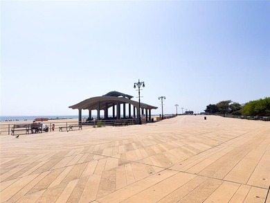 Prime waterfront location. Luxury building, steps from the beach