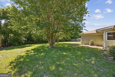 Welcome home to this beautifully refreshed 3-bedroom, 2-bath - photo 31