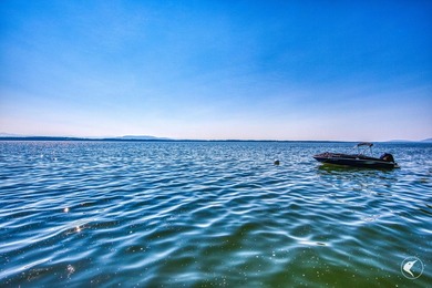 Set on the shores of Lake Champlain in Westport, this classic - photo 42