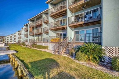 WATERFRONT PERFECTION - ONE OF A KIND! This exceptional 3 bed, 3 - photo 9