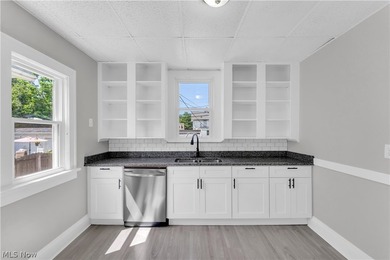 This beautifully renovated 3-bedroom, 2-bathroom home offers - photo 11