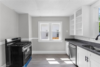 This beautifully renovated 3-bedroom, 2-bathroom home offers - photo 13