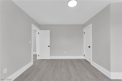 This beautifully renovated 3-bedroom, 2-bathroom home offers - photo 16