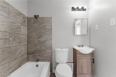 This beautifully renovated 3-bedroom, 2-bathroom home offers - photo 19