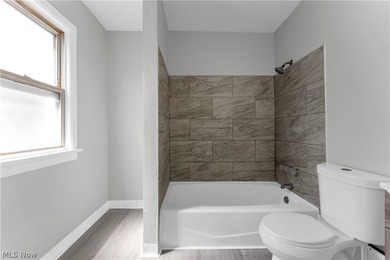 This beautifully renovated 3-bedroom, 2-bathroom home offers - photo 20