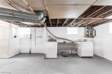 This beautifully renovated 3-bedroom, 2-bathroom home offers - photo 22